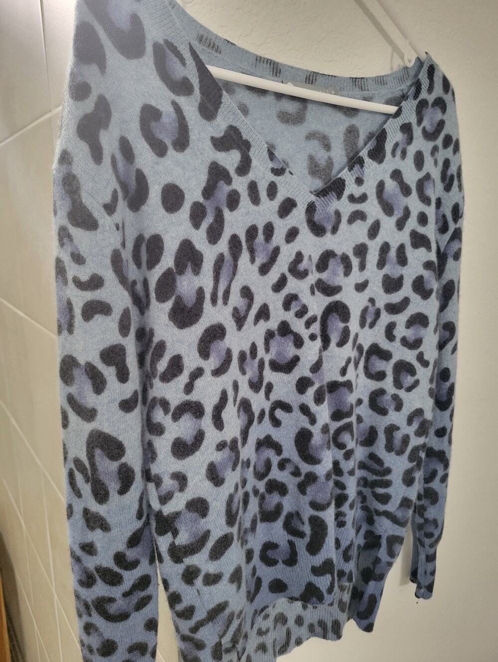 Cashmere,Light Blue Leopard Print Women's Sweater - Classic Animal Pattern